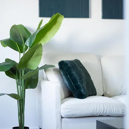 Luxury 3-bed Townhouse With Free Parking And Apartment *