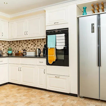 Luxury 4-bedroom Townhouse, Free Parking, Near Portobello Beach, Sleeps 8 Edimburgo