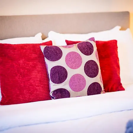 Luxury 4-bedroom Townhouse, Free Parking, Near Portobello Beach, Sleeps 8 Edinburgh