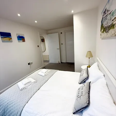The Shore 2 Bedroom Edinburgh