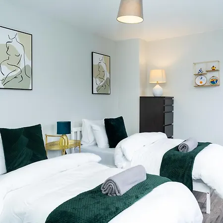 Luxury 2-bed Townhouse With Free Parking, Near Edinburg