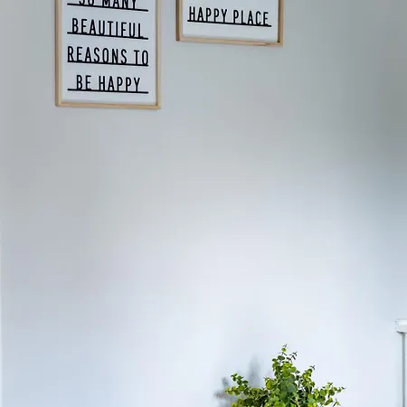Luxury 2-bed Townhouse With Free Parking, Near Apartamento *