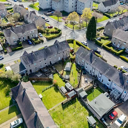 Luxury 2-bed Townhouse With Free Parking, Near Apartment *