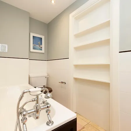 Stylish 1-bedroom 아파트 *