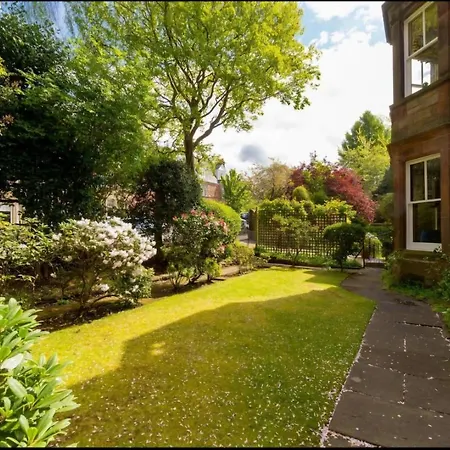 Apartamento Victorian Charm - Lush Garden, Shops And Parking