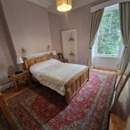 Apartamento Victorian Charm - Lush Garden, Shops And Parking *