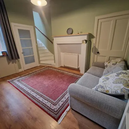 Victorian Charm - Lush Garden, Shops And Parking Apartamento
