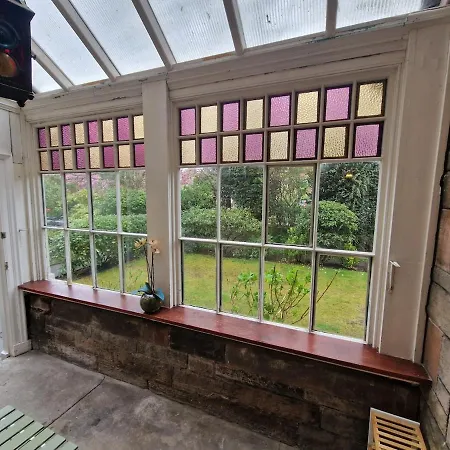 Apartamento Victorian Charm - Lush Garden, Shops And Parking