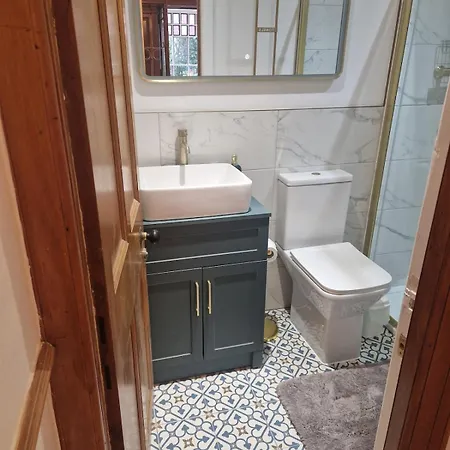 Victorian Charm - Lush Garden, Shops And Parking Apartamento *
