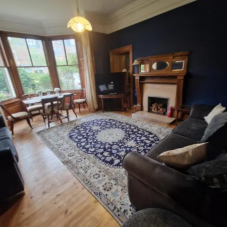 Apartamento Victorian Charm - Lush Garden, Shops And Parking *