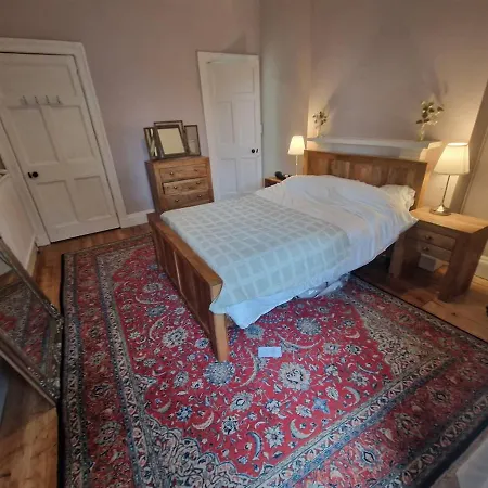 Victorian Charm - Lush Garden, Shops And Parking Apartamento