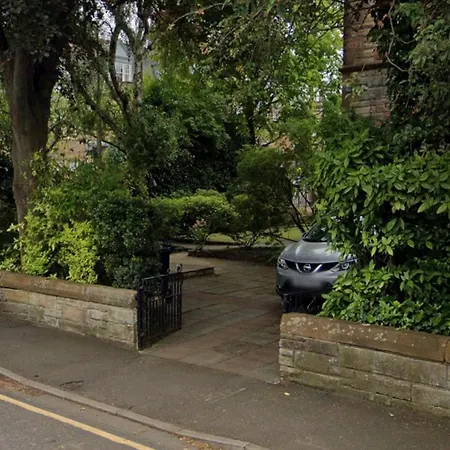 Victorian Charm - Lush Garden, Shops And Parking *