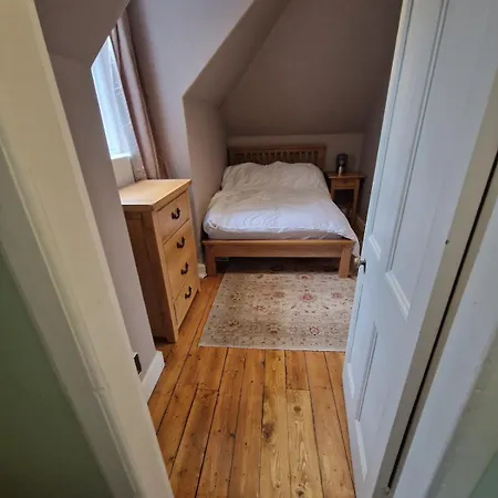 Victorian Charm - Lush Garden, Shops And Parking Apartamento