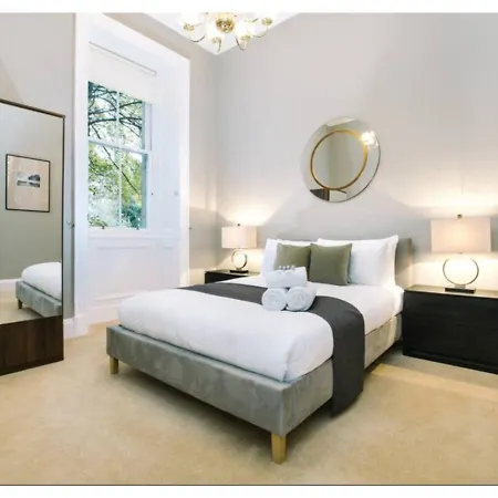 Joivy Palmerston Place - Luxury Centre With Private Parking 에든버러