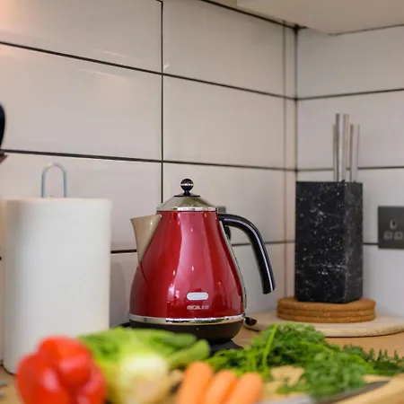 Heart Of Edinburgh's Historic Old Town - Blair Street - Sleeps 6 Apartment