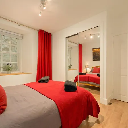Heart Of Edinburgh's Historic Old Town - Blair Street - Sleeps 6 Apartment Edinburgh