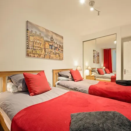Apartment Heart Of Edinburgh's Historic Old Town - Blair Street - Sleeps 6 Edinburgh