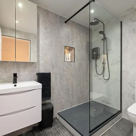 Heart Of Edinburgh's Historic Old Town - Blair Street - Sleeps 6 Apartment *
