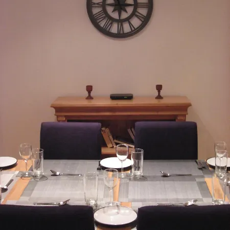 Heart Of Edinburgh's Historic Old Town - Blair Street - Sleeps 6 Apartment