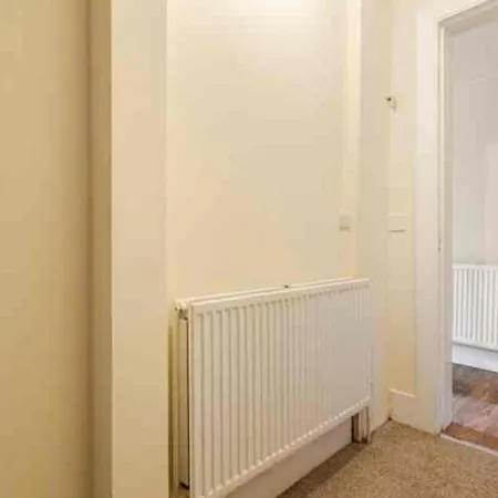 3 Bed - Pet Friendly & Parking * Edinburgh