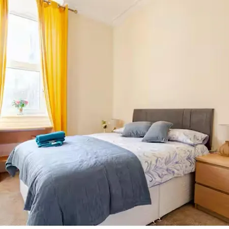 Charming 3-bed In Appartement