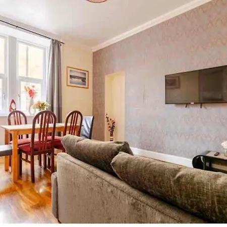 דירה 3 Bed - Pet Friendly & Parking