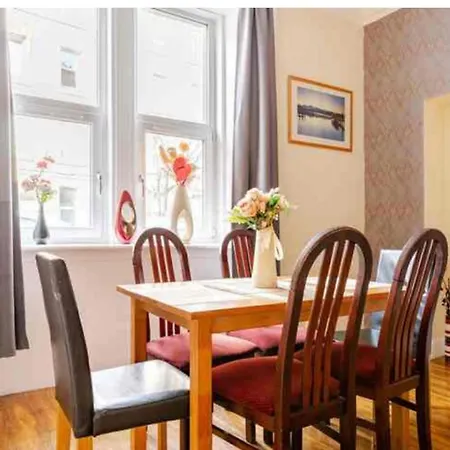 Appartamento 3 Bed - Pet Friendly & Parking