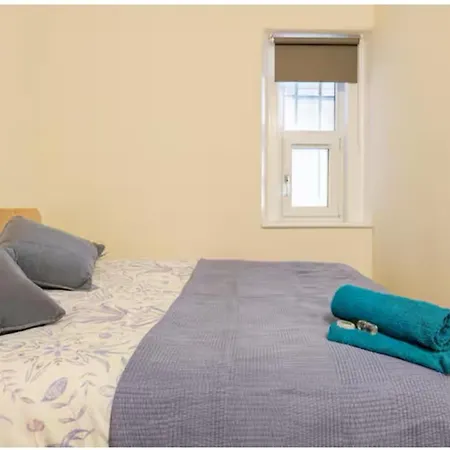 Charming 3-bed In Appartement *