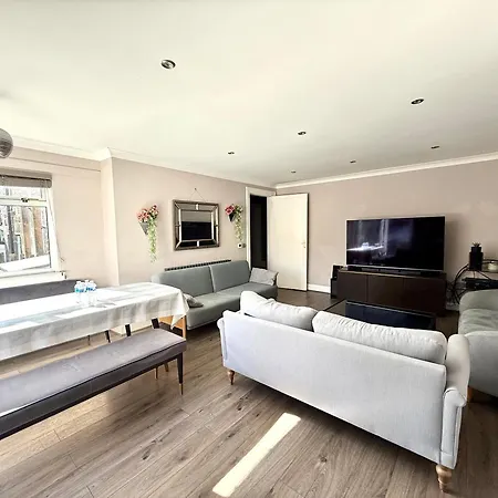 Immanuel House - Modern Luxury Victorian 1872 - Ultrafast Starlink Wifi & Free Parking