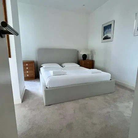 Large Modern 3br In Quartermile * Edinburgh