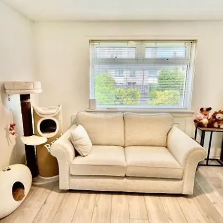 ホームステイ Single In 3 Bedroom House エディンバラ