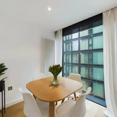 Stunning Modern In Daire Edinburgh