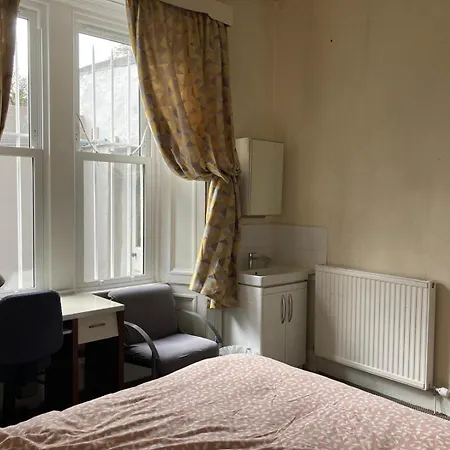 Gilmore Flat Apartment *