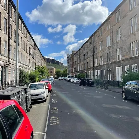 Newington Close To Royal Mile