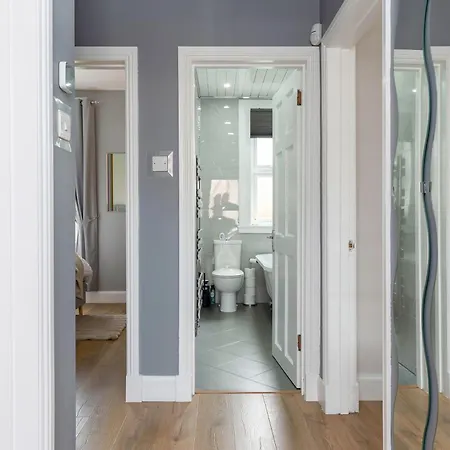 Apartment Crewe Apartment - Stylish 2 Bedroom Apt, Garden, Free Parking, Edin City