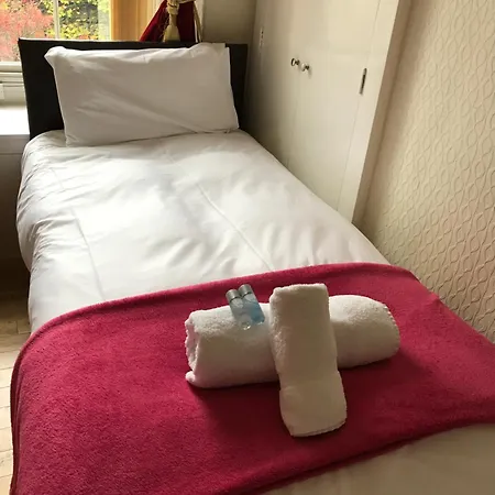 Private Double Bedroom Close To Uni *