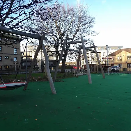 Lovely 3 Bedroom With Private Garden In Centre Apartment *