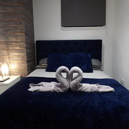 Апартаменты Montgomery Lovely 3 Bedroom With Private Garden In Centre *