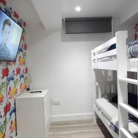 Lovely 3 Bedroom With Private Garden In Centre