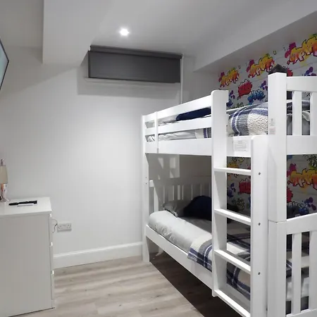 Lovely 3 Bedroom With Private Garden In Centre Edinburgh