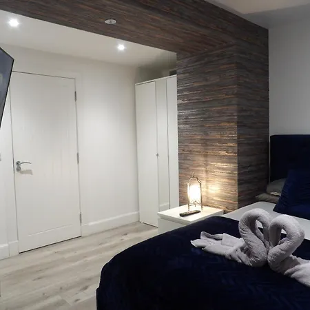 Lovely 3 Bedroom With Private Garden In Centre * Edinburgh