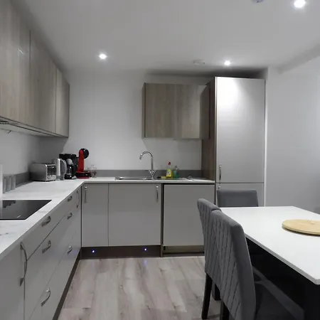 Lovely 3 Bedroom With Private Garden In Centre Apartment Edinburgh