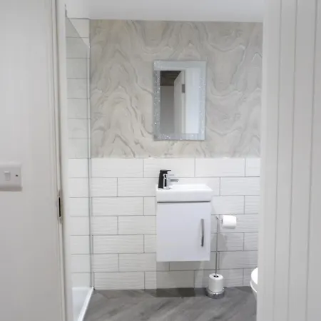 Montgomery Lovely 3 Bedroom With Private Garden In Centre