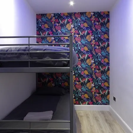 Apartment Ground Floor Flat With Patio And Hot Tub Near Murrayfield Stadium *