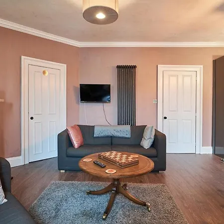 3 Bedroom - Historic Old Town