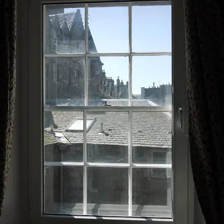 3 Bedroom - Historic Old Town *