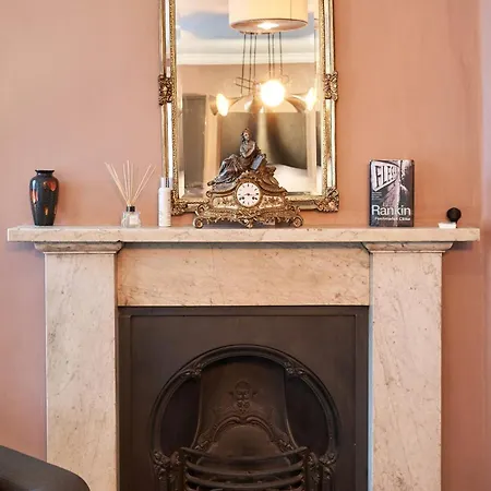 3 Bedroom - Historic Old Town Appartement