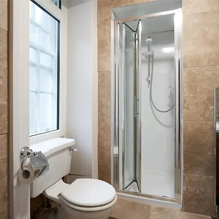 3 Bedroom - Historic Old Town Edinburgh