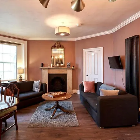 3 Bedroom - Historic Old Town アパート *