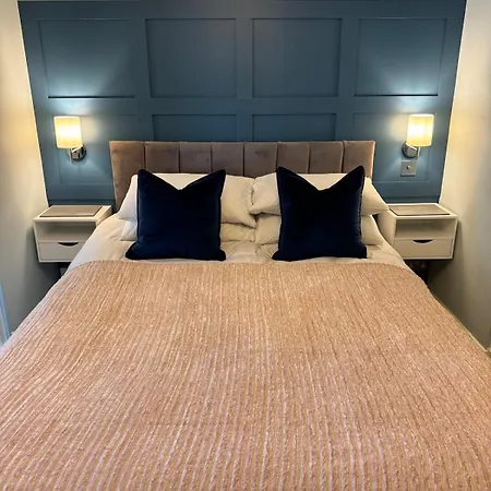 Spacious 2-bedroom In Spylaw Park *